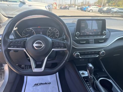 Used 2024 Nissan Altima 2.5 SR FWD image 9