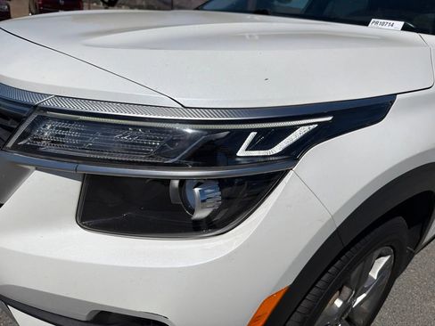 Used 2021 Kia Seltos S AWD/4WD image 11