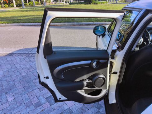 Used 2023 MINI Cooper 4-Door Hardtop FWD image 33