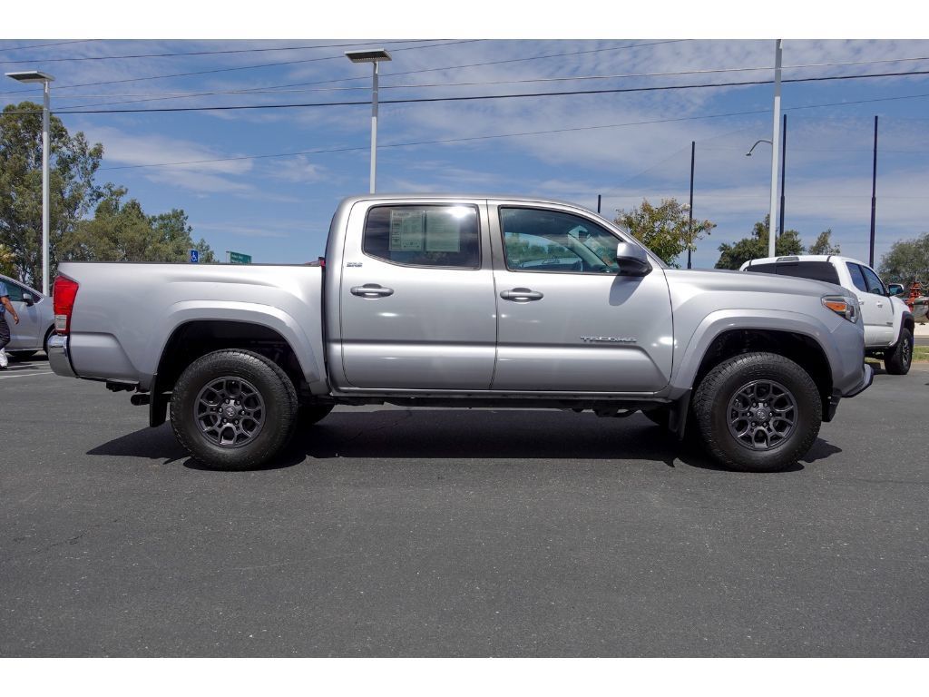 Used 2017 Toyota Tacoma 4x4 Double Cab image 2