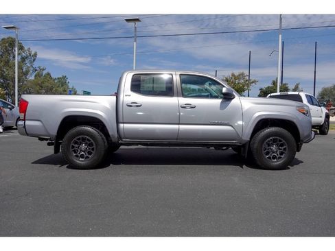 Used 2017 Toyota Tacoma SR5 w/ Tow Package AWD/4WD image 2