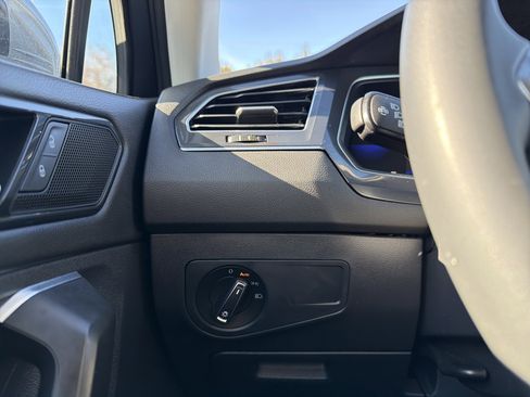 Certified 2023 Volkswagen Tiguan SE w/ Panoramic Sunroof Package image 24