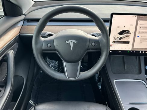 Used 2023 Tesla Model 3 Standard Range image 17