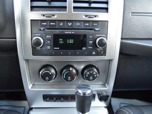 Used 2009 Jeep Liberty Limited w/ Premium Group AWD/4WD image 21