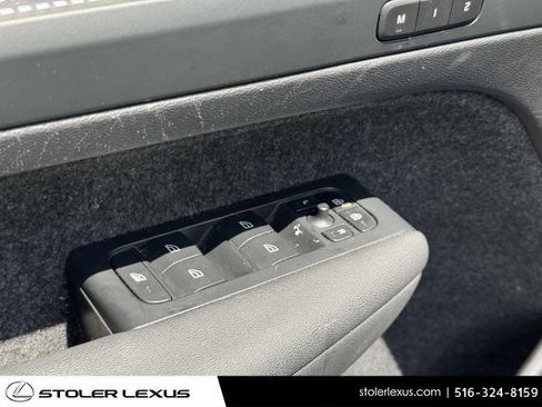 Used 2023 Volvo XC40 B5 Plus image 16