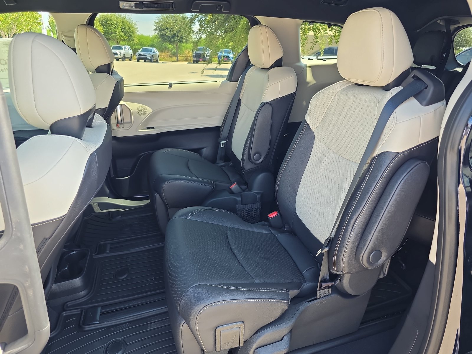 New 2026 Toyota Sienna Limited FWD image 10
