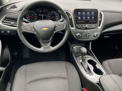 Used 2025 Chevrolet Malibu LT FWD image 4