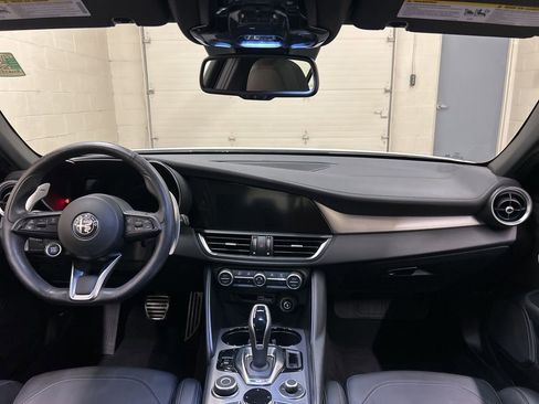 Used 2024 Alfa Romeo Giulia Veloce AWD/4WD image 18