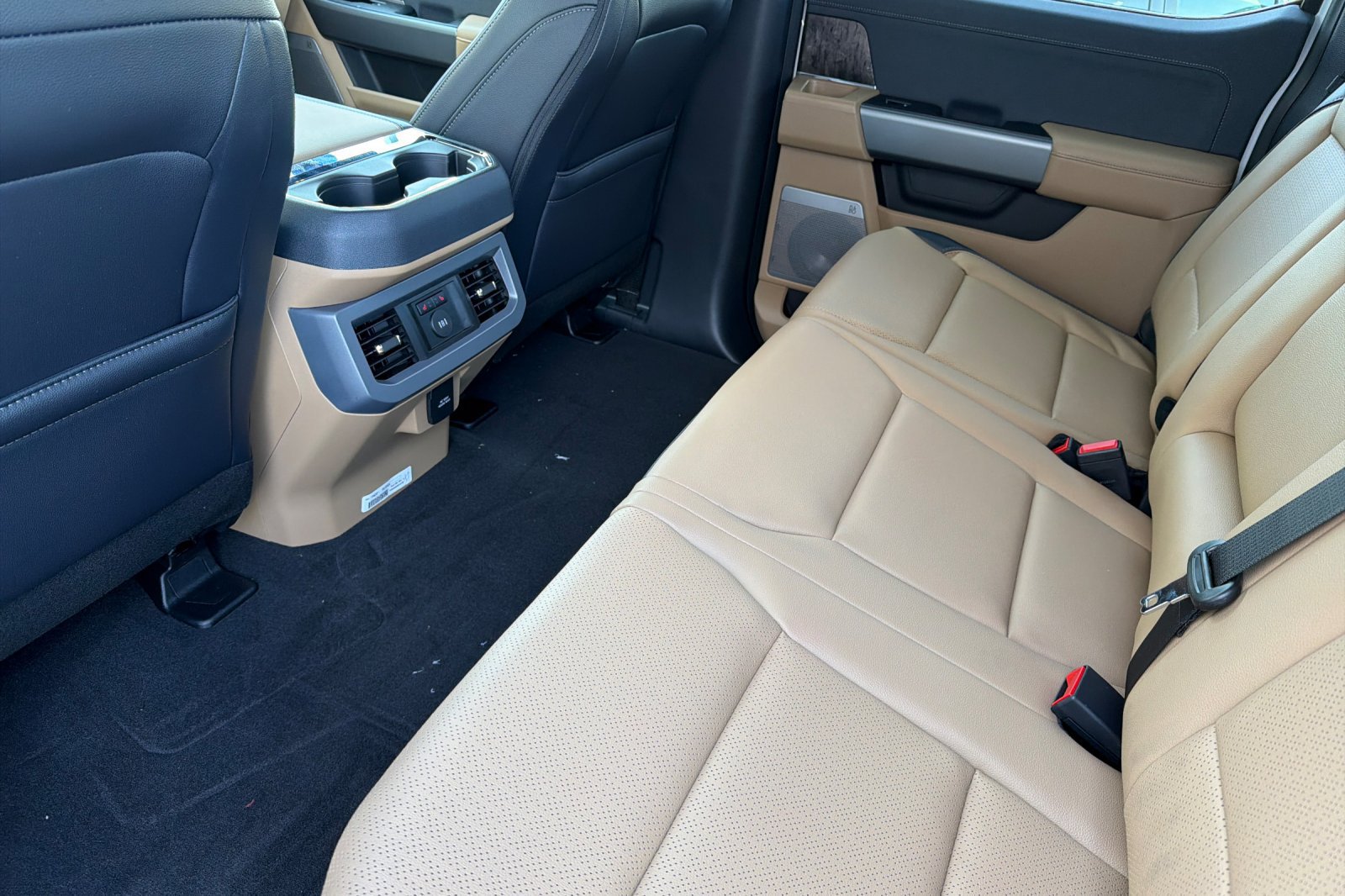 New 2027 Ford F350 Lariat w/ Lariat Premium Package AWD/4WD image 12