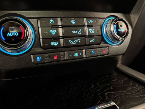 Used 2019 Ford F150 Platinum w/ Equipment Group 701A Luxury image 33