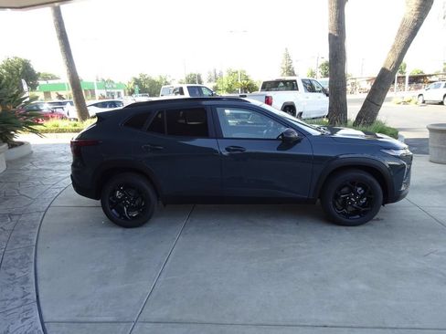 New 2026 Chevrolet Trax LT w/ Sunroof Package FWD image 8