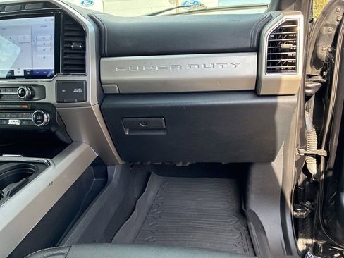 Used 2022 Ford F250 Lariat w/ Black Appearance Pkg AWD/4WD image 51