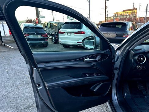 Used 2018 Alfa Romeo Stelvio AWD image 11