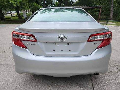 Used 2014 Toyota Camry SE FWD image 6