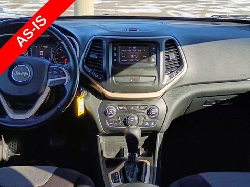 Used 2016 Jeep Cherokee Sport w/ Cold Weather Group FWD image 19