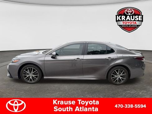 Used 2024 Toyota Camry SE w/ Convenience Package FWD image 4