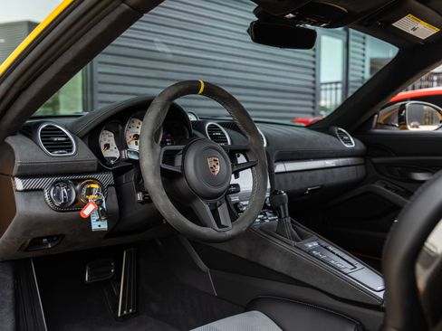 Certified 2025 Porsche 718 Cayman GT4 RS RWD image 4