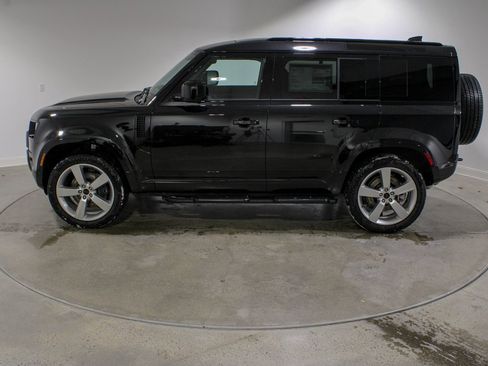 New 2026 Land Rover Defender 110 X-Dynamic SE image 2