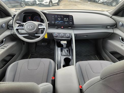 Used 2023 Hyundai Elantra SE image 7