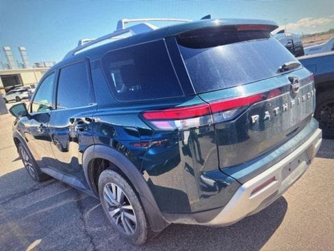 Used 2022 Nissan Pathfinder SL FWD image 10