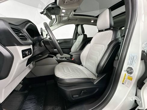 Used 2024 Ford Escape SE w/ PHEV Premium Package FWD image 4