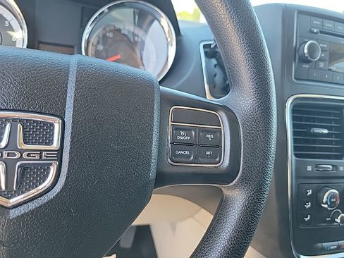 Used 2016 Dodge Grand Caravan SXT image 25