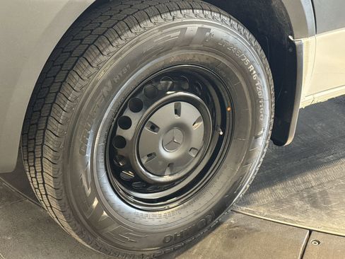 Used 2025 Mercedes-Benz Sprinter 2500 image 10