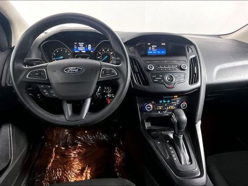 Used 2018 Ford Focus SE w/ SE Appearance Package FWD image 15