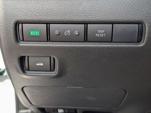 Certified 2023 Nissan Sentra SV FWD image 24