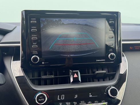 Used 2021 Toyota Corolla LE FWD image 16
