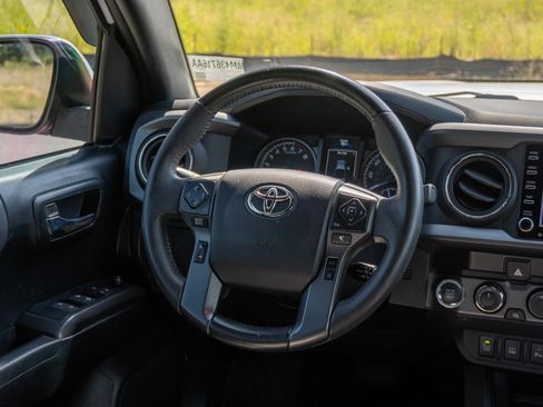Used 2021 Toyota Tacoma TRD Off-Road w/ Technology Package AWD/4WD image 19