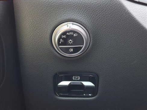 Used 2024 Mercedes-Benz GLC 300 4MATIC image 15