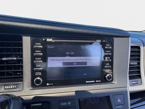 Used 2018 Toyota Sienna XLE w/ Protection Package image 31