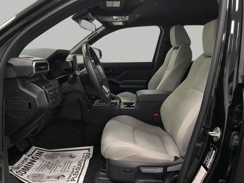 Used 2025 Toyota 4Runner SR5 AWD/4WD image 29