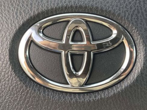 Used 2020 Toyota Camry LE image 30