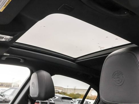 Used 2023 Alfa Romeo Stelvio Ti image 9