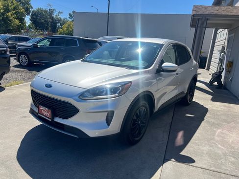 Used 2020 Ford Escape SE AWD/4WD image 3