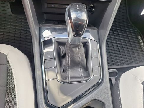 New 2026 Volkswagen Taos SE image 17