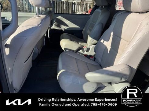 Used 2019 Toyota Sienna XLE image 9