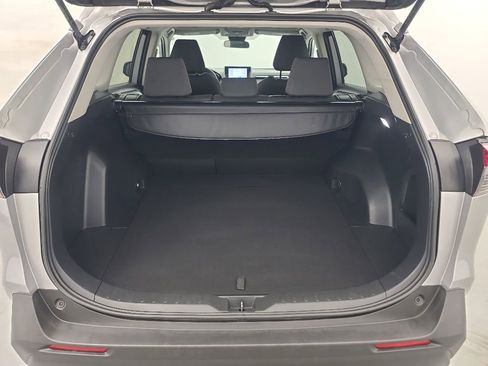 Used 2025 Toyota RAV4 XLE AWD/4WD image 19