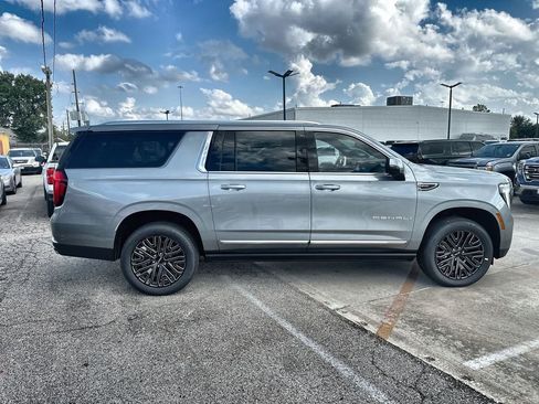 New 2026 GMC Yukon XL Denali w/ Sun & Power Step Package AWD/4WD image 10
