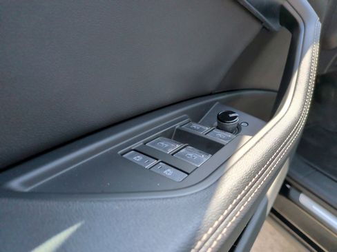 Used 2023 Audi e-tron Premium Plus w/ Premium Plus Package image 15