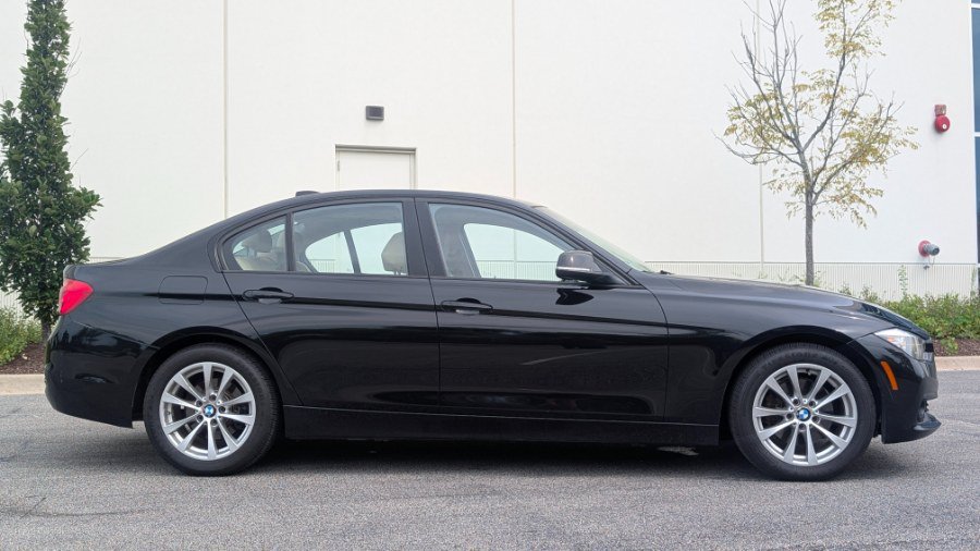 Used 2017 BMW 320i Sedan RWD image 3