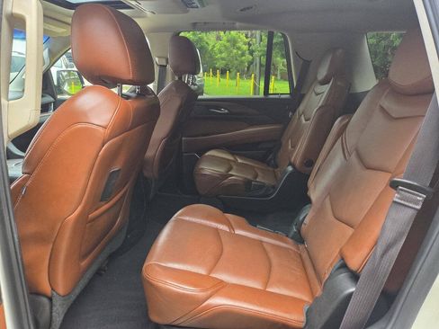 Used 2015 Cadillac Escalade Premium RWD image 14