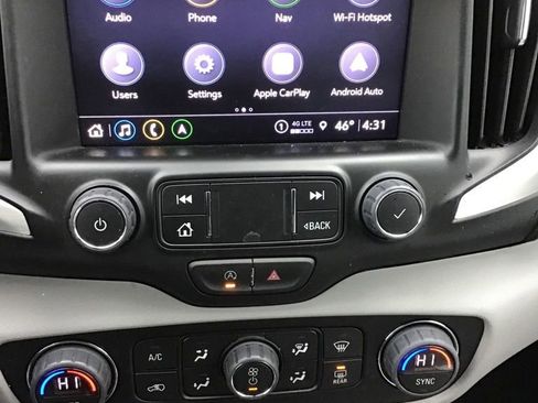 Used 2024 GMC Terrain SLT w/ Infotainment Package II AWD/4WD image 10