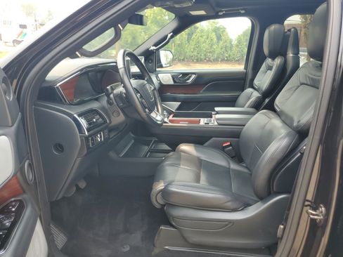 Certified 2023 Lincoln Navigator L Reserve AWD/4WD image 12