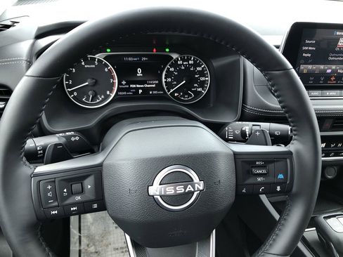 Used 2025 Nissan Rogue SV image 24