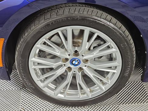 Used 2023 BMW 330e xDrive w/ Premium Package AWD/4WD image 10