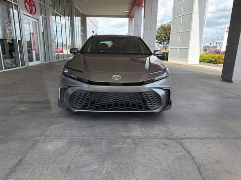 Used 2026 Toyota Camry SE FWD image 8