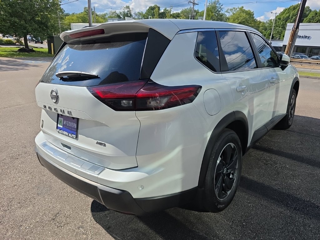 Certified 2026 Nissan Rogue SV AWD/4WD image 6